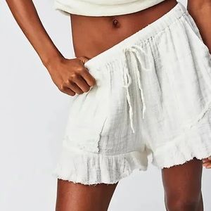 Free People Fp One Solona
Shorts Smocked Drawstring Shorts